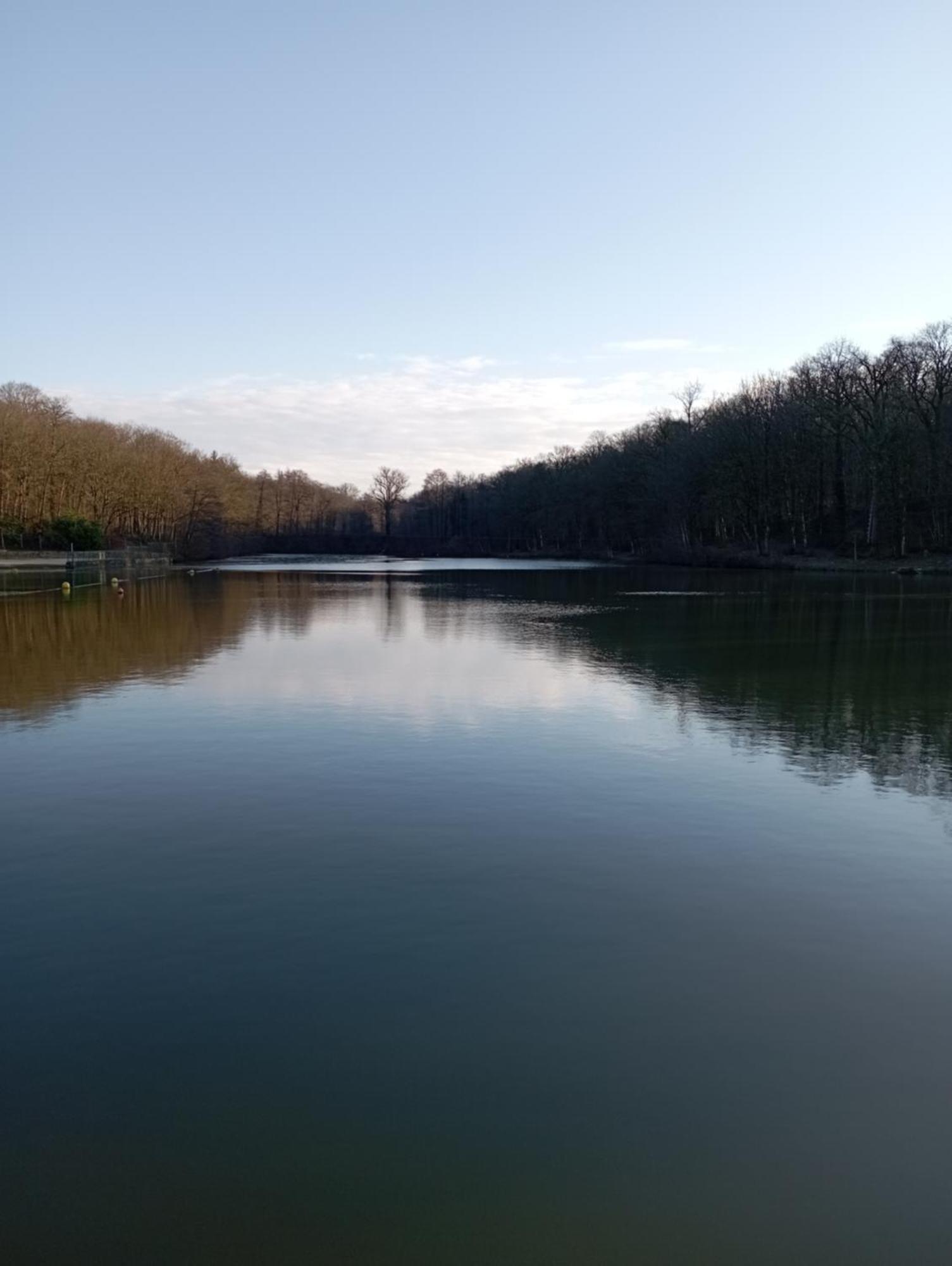 Отель Ibis Les Etangs Des Moines Fourmies Экстерьер фото