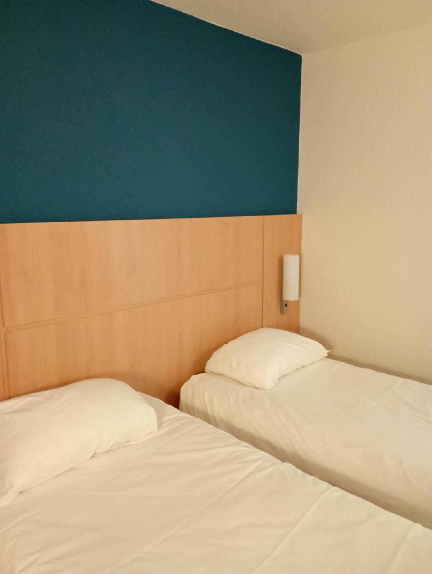 Отель Ibis Les Etangs Des Moines Fourmies Экстерьер фото