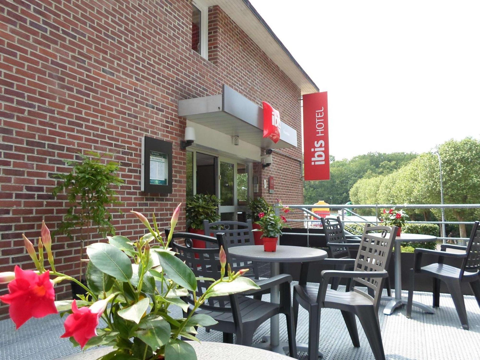 Отель Ibis Les Etangs Des Moines Fourmies Экстерьер фото