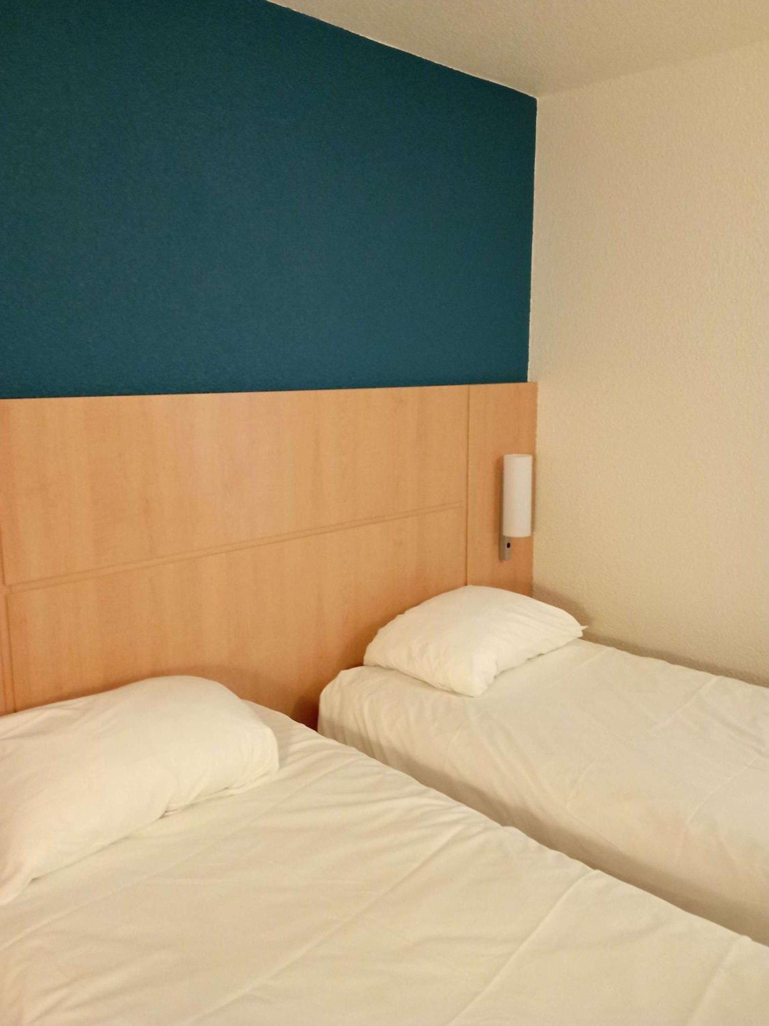 Отель Ibis Les Etangs Des Moines Fourmies Экстерьер фото